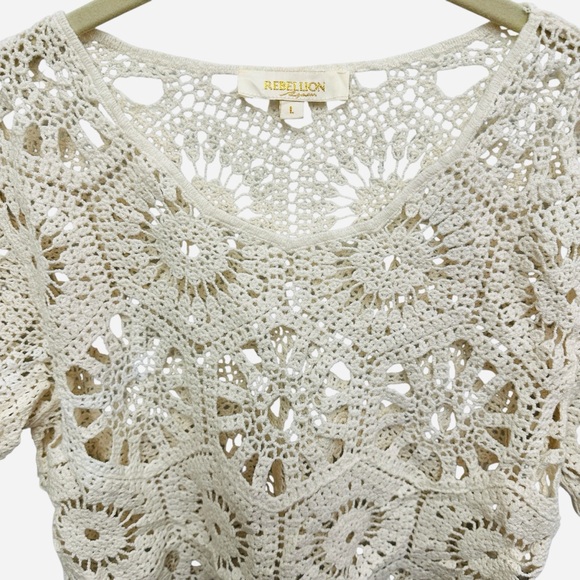 Rebellion Again boho cream crochet open knit crop top with scalloped edges - Picture 3 of 9